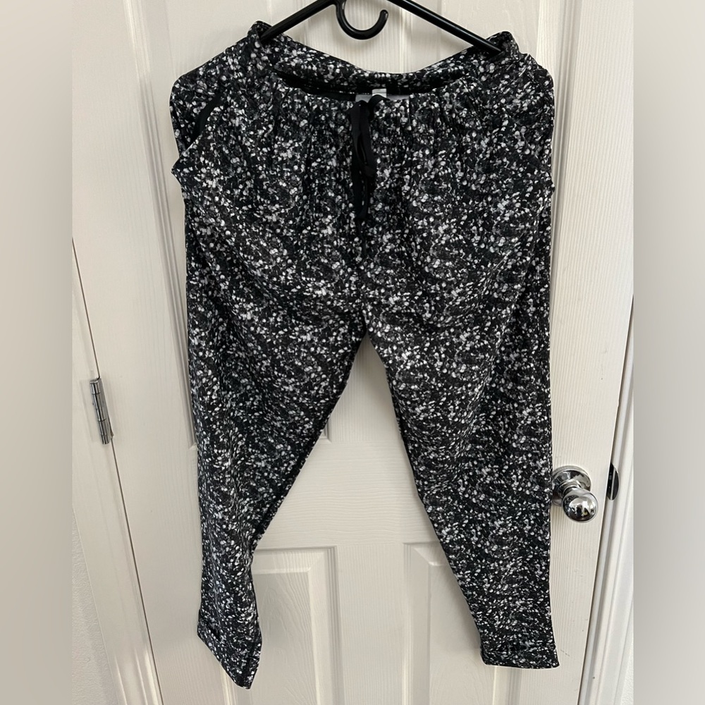 NWOT Lululemon High Rise Pants - Black, Size 6